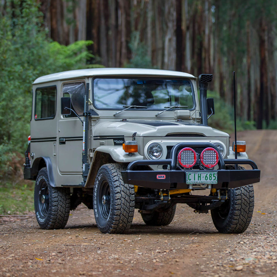 ARB 3420020 Deluxe Front Bumper with Bull Bar for Toyota Land Cruiser 1969-1983